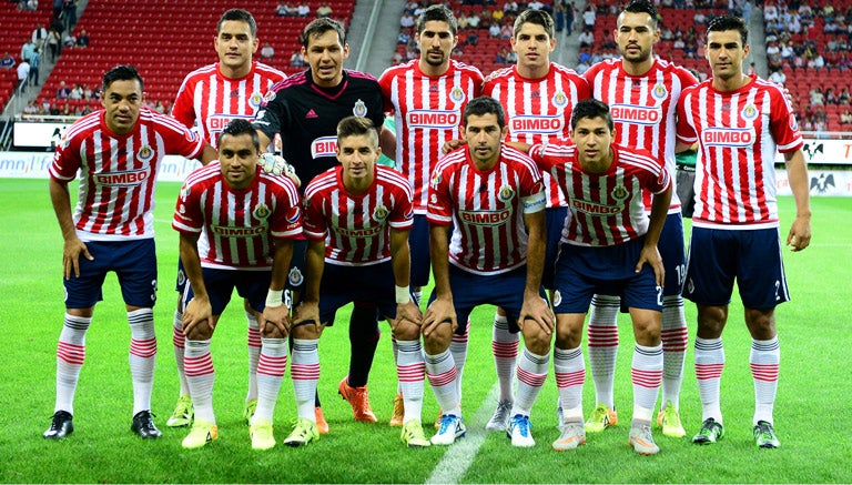 Jugadores de Chivas posan previo a un duelo de Copa