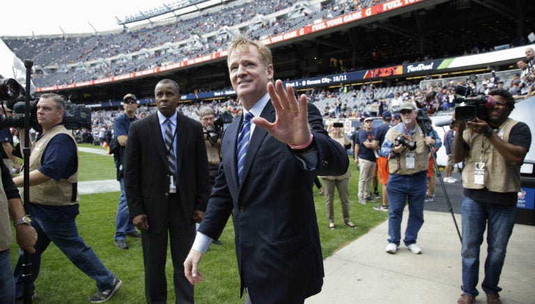 Roger Goodell, en un partido de Chicago