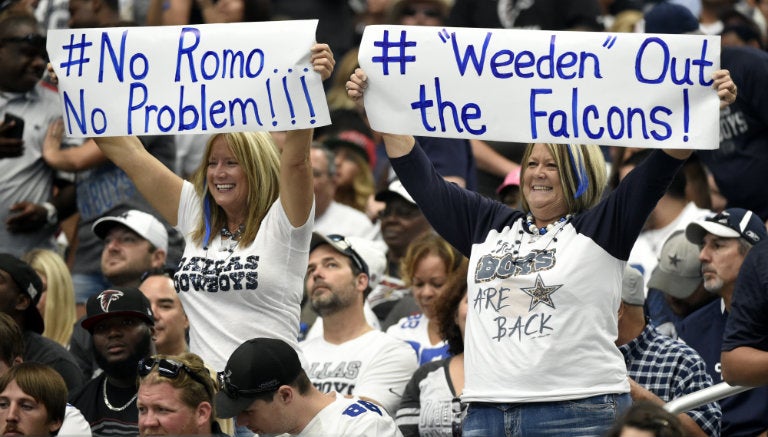 Aficionadas en Dallas apoyan a Brandon Weeden