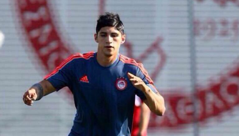 Alan Pulido entrena con el Olympiacos