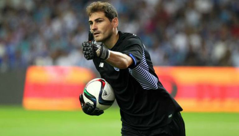 Iker Casillas en un partido con el Porto