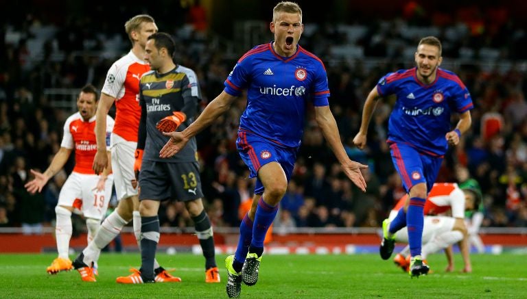 Finnbogason celebra su anotación contra el Arsenal