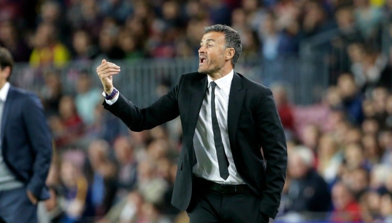 Luis Enrique Martínez dirigiendo en el partido del Barcelona