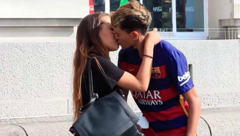 El joven parecido a Neymar besando a chicas en Londres