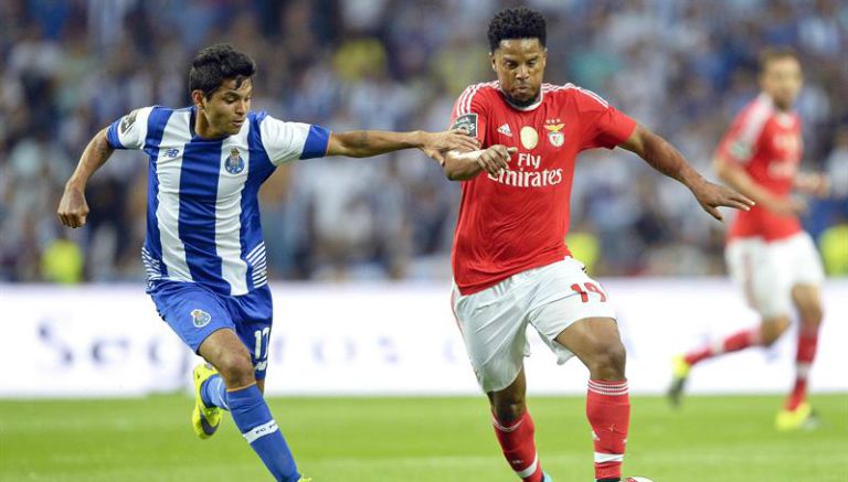 Corona en el partido contra Benfica