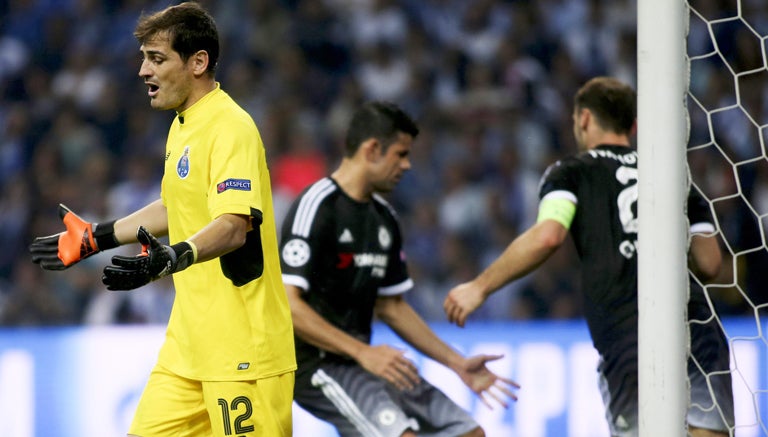 Iker Casillas se lamenta tras el gol del Chelsea