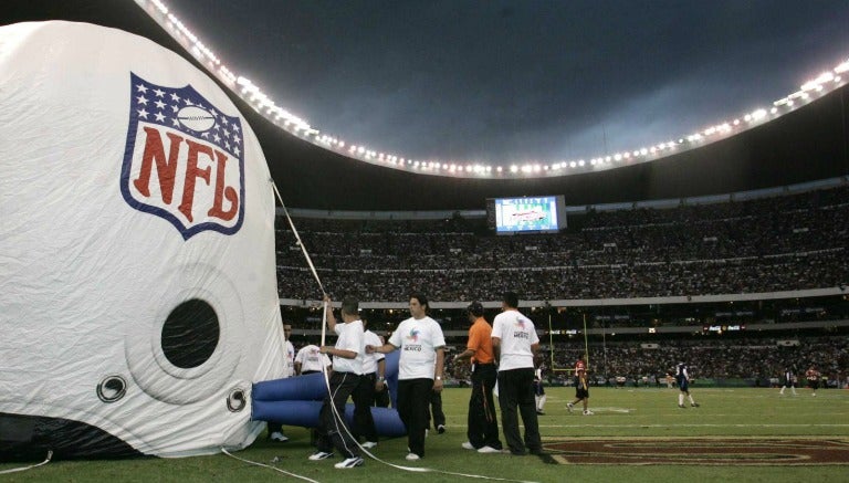 El estadio Azteca durante un partido de NFL en 2005