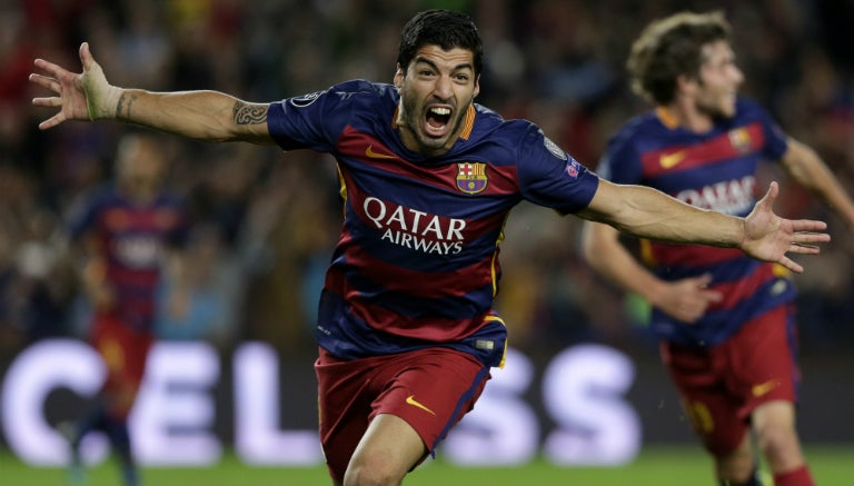 Suárez festeja tras anotar con el Barcelona