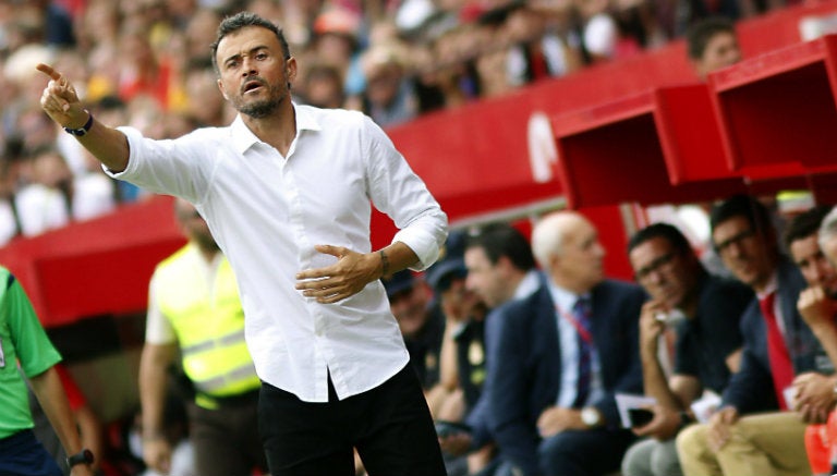 Luis Enrique, dando indicaciones a su equipo