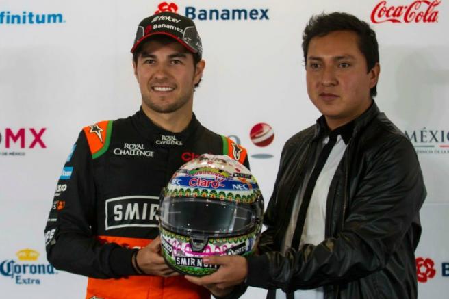 Checo presume el casco que usará en el GP de México