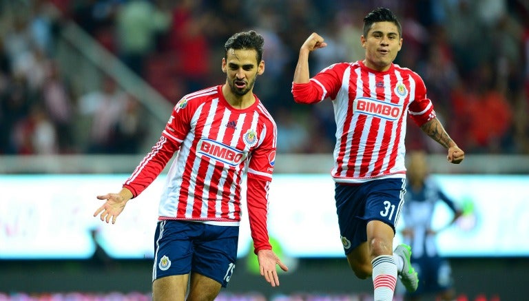 Jugadores del Rebaño festejan un gol contra Monterrey