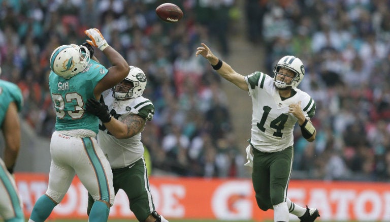 Fitzpatrick lanza el ovoide con los Jets