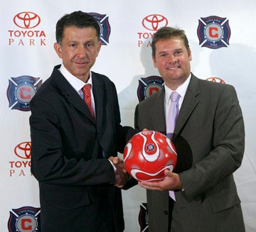 Juan Carlos es presentado con el Chicago Fire