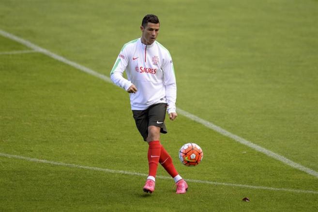 Cristiano en entrenamiento con Portugal