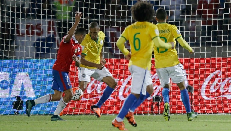 Alexis marca gol contra Brasil