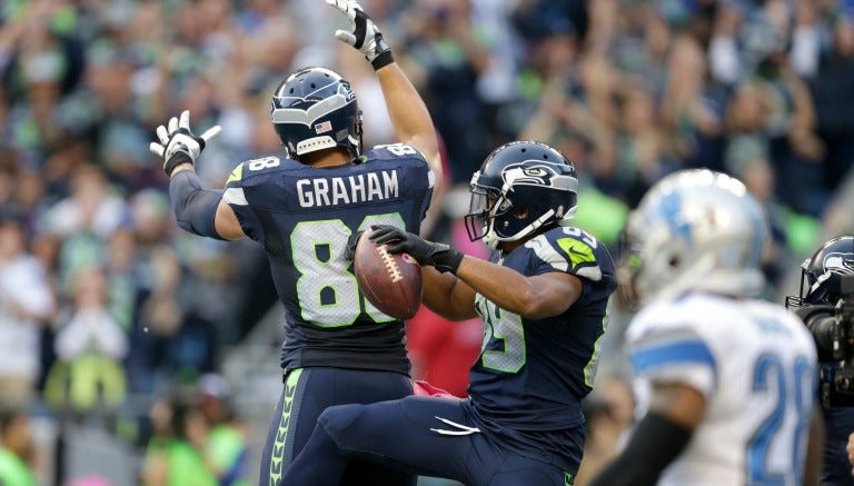 Doug Baldwin celebra con Jimmy Graham un touchdown de Seattle