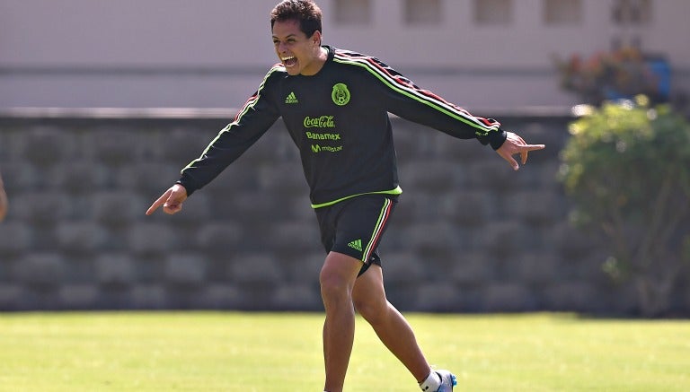 Javier Hernández en un entrenamiento del Tri