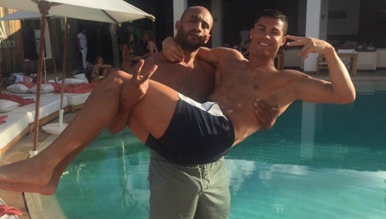 Badr Hari, peleador marroquí, carga a Cristiano Ronaldo