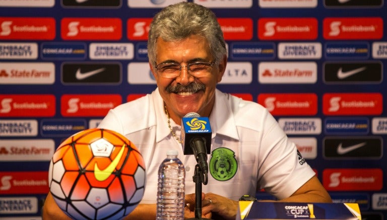 Tuca Ferretti en conferencia de prensa