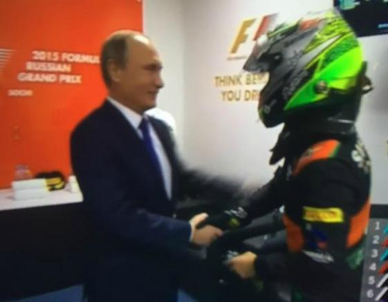 El presidente de Rusia aprovechó para felicitar a Checo