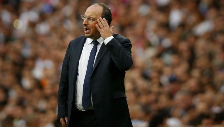 Benitez observa un juego del Real Madrid 