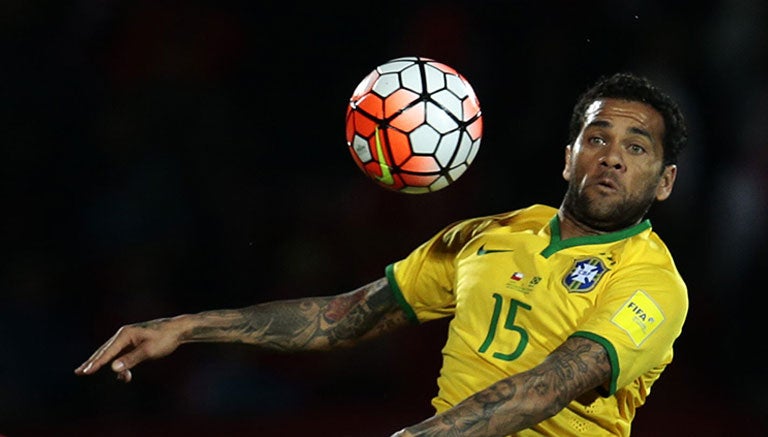 Dani Alves, en un partido con Brasil