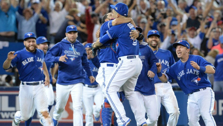 Osuna y compañía festejan victoria de los Azulejos