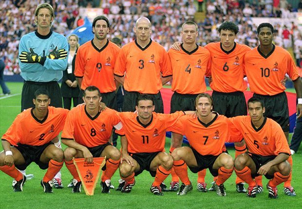 Futbolistas de Holanda posan para la cámara en 2000