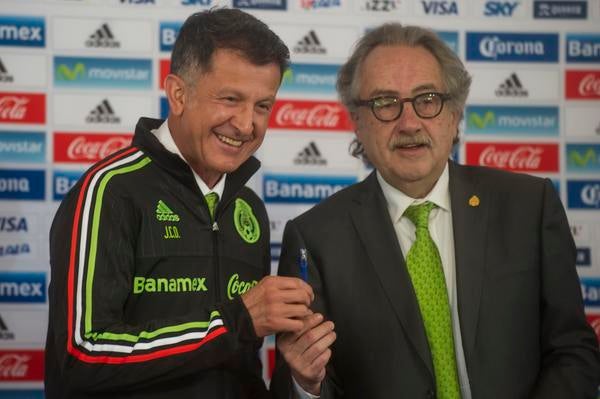 Decio de María presenta a Juan Carlos Osorio