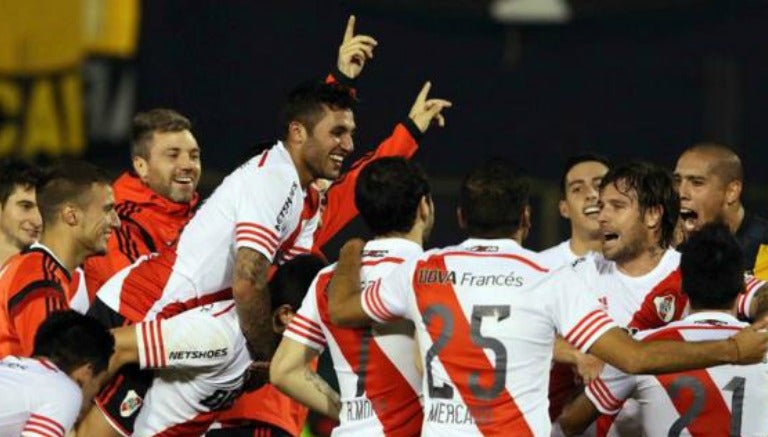 Los futbolistas de River Plate celebran tras ganar un partido