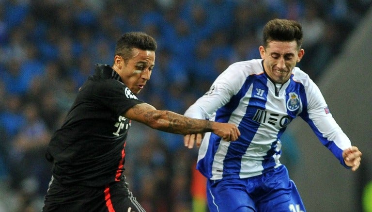 Héctor Herrera en un partido con Porto