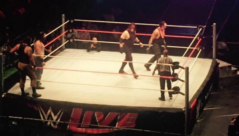 Kane y Taker durante el combate en Mérida