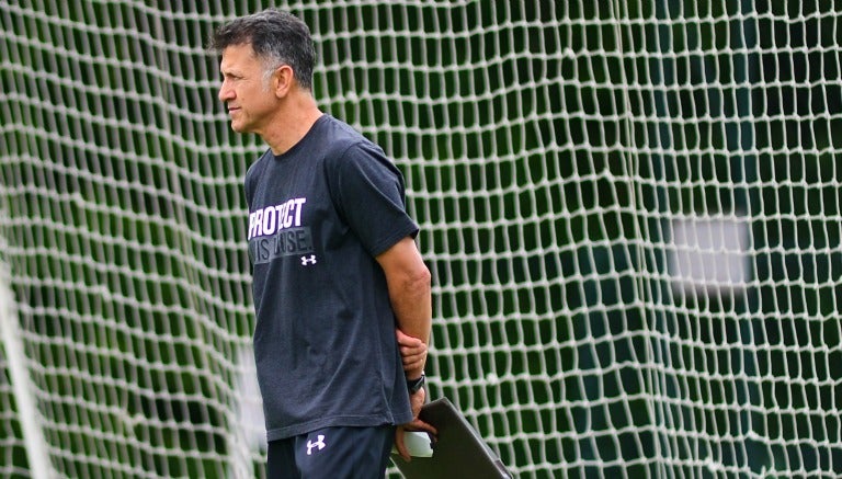 El técnico observa un entrenamiento del Sao Paulo