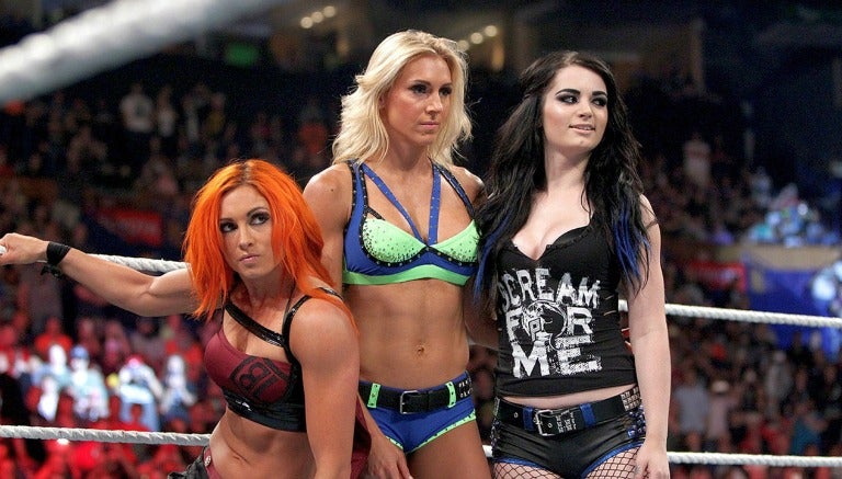 Paige, Charlotte y Becky Lynch, antes de una lucha