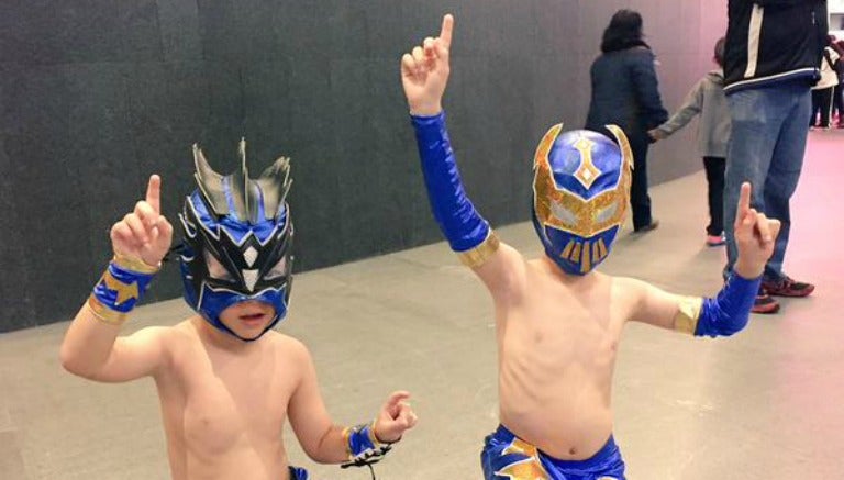 Niños se disfrazan de Sin Cara y Kalisto