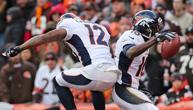 Emmanuel Sanders y Andre Caldwell celebran una anotación 