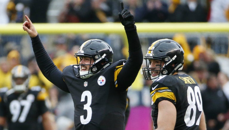 Landry Jones festeja tras una anotación de Acereros