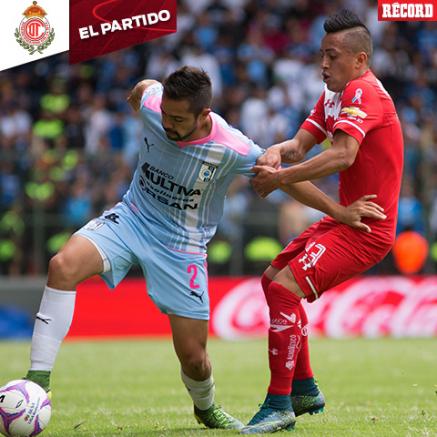 Duelo intenso por la posesión del balón