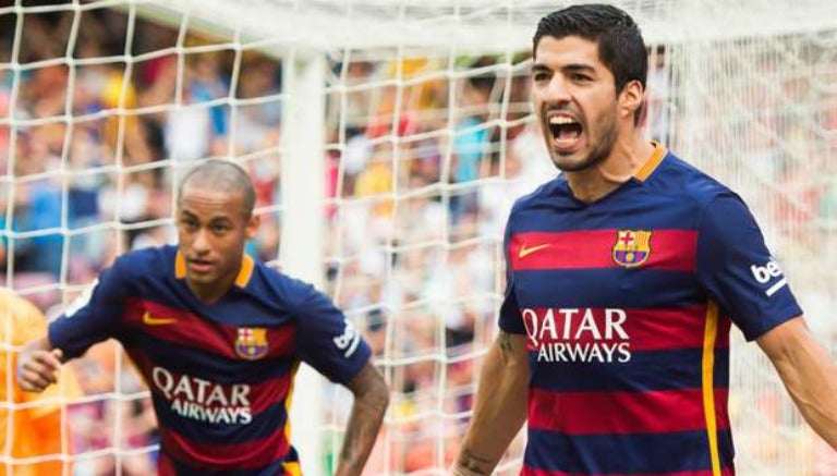 Suárez y Neymar festejan un gol del Barcelona