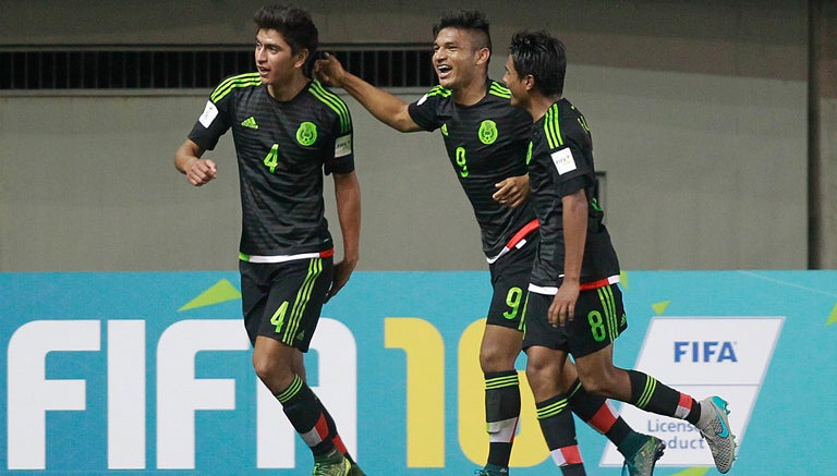 Jugadores del Tri Sub 17 celebran un gol frente a Argentina