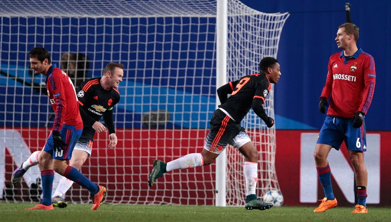 Martial celebra el gol del empate contra el CSKA de Moscú