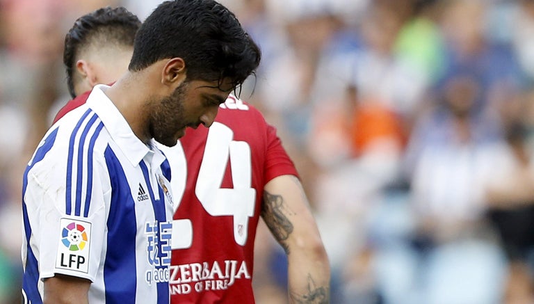 Carlos Vela se lamenta en duelo con la Real Sociedad