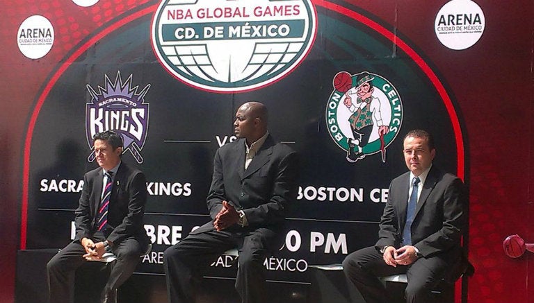 Horace Grant y organizadores de la NBA en México