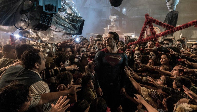 Superman siendo interpretado por Henry Cavill