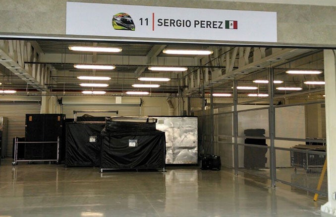 El lugar de Sergio Pérez en los pits del AHR