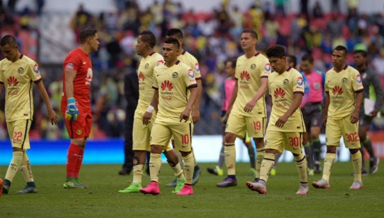 Jugadores del América, cabizbajos tras juego contra Gallos