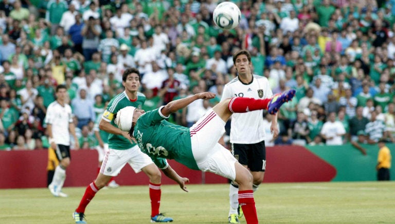 Momento de la chilena a gol de Julio Gómez