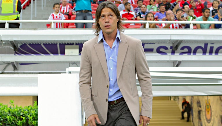 Almeyda en partido de Chivas