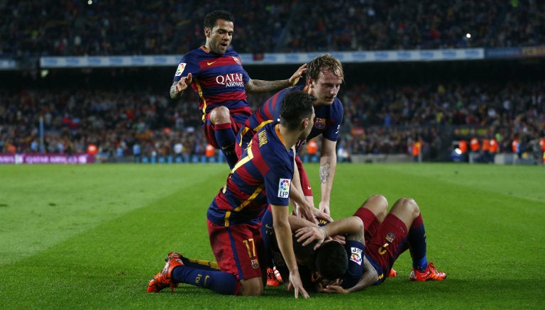 Jugadores del Barcelona festejan un gol contra el Eibar