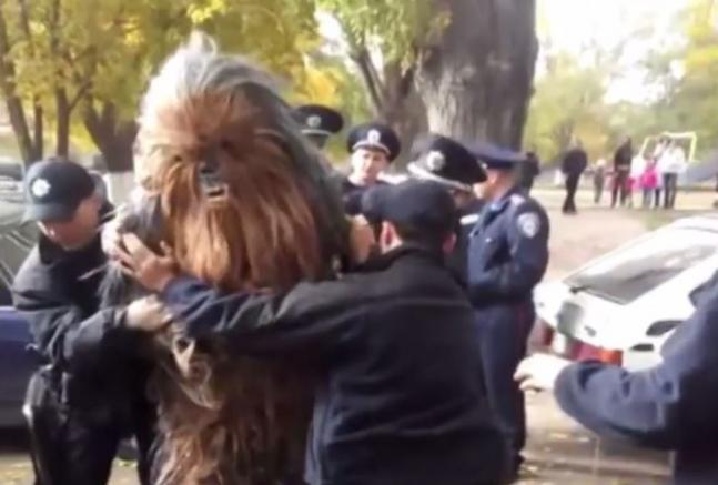 Chewbacca en el momento en el que es arrestado